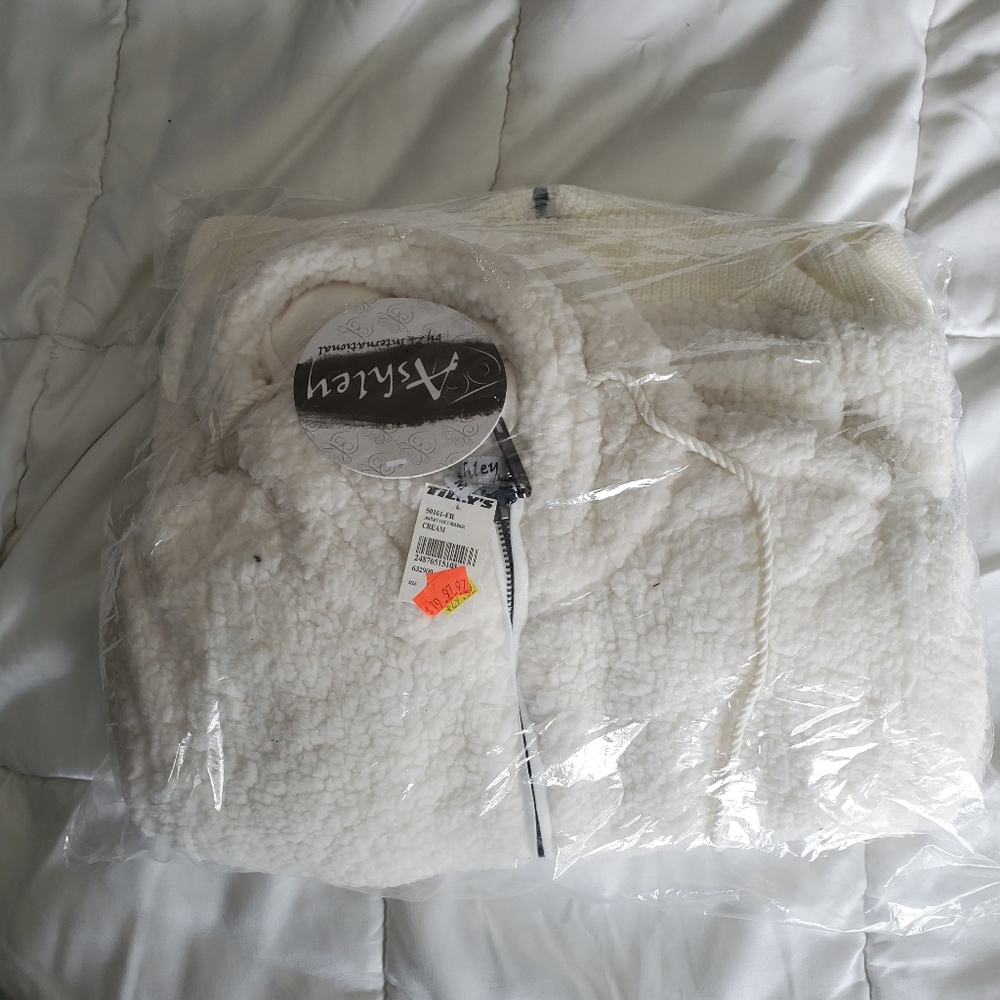 Brand new sherpa Tilly's hoodie